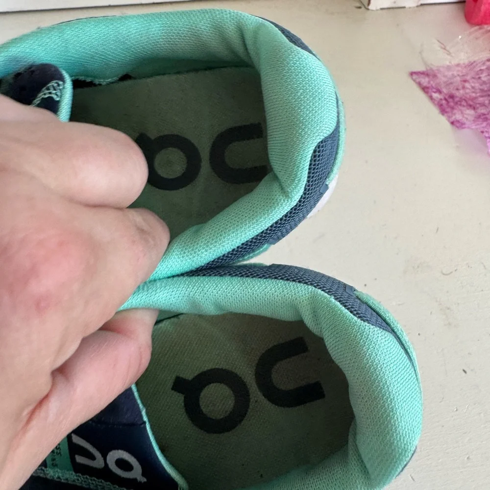 On Cloud women’s mint teal blue running‎ shoes size 7
